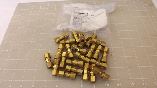 LOT OF 24 TOMPKINS 60P-04 CONNECTOR T26662