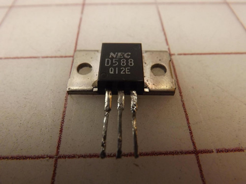 LOT OF 12 NEC D588 Q12E TRANSISTOR T35360