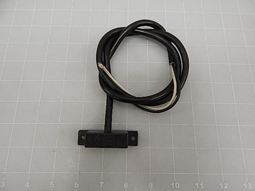LOT OF 4 SENTROL 1157Y-06K SENSORS T58908