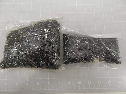 LOT OF 1322 TOSHIBA 23368546 PLUGS T58495