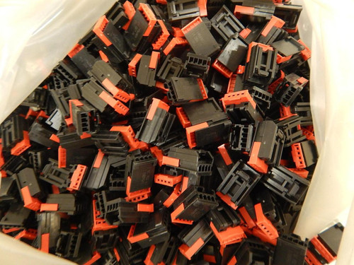 LOT OF 1150 1456983-1 CONNECTOR HOUSING T68637