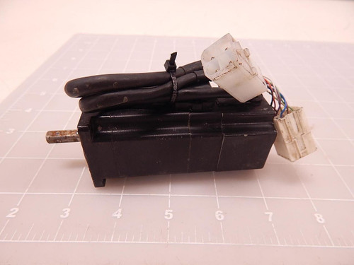 SANYO DENKI P50B04010DXS13 AC SERVOMOTOR 100 W 200 VAC 3000 RPM 1.0 A T83469