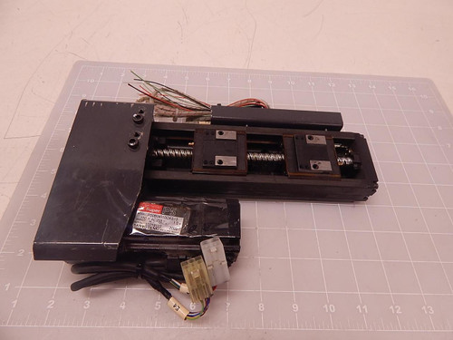 SANYO DENKI P50B04010DXS13 THKKR33 AC SERVOMOTOR BL SUPER T82932