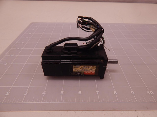 SANYO DENKI P50B04010DXS13 AC SERVOMOTOR 100 W 200 VAC 3000 RPM 1.0 A T81168