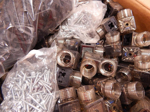 LOT OF 511 BRAD HARRISON MOLEX 1211840093 S18213TC421 DIN VALVE CONNECTORS T83951