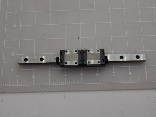 LOT OF 2 THK SRS12M 8B388 8B668 A8D22 1035 BEARINGS W/ 9 IN RAIL T89000