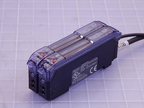 Lot of 2 Keyence FS-V31, FS-V32 Fiber Optic Sensors T96637 For Sale