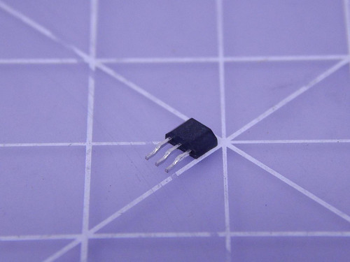 Lot of 100 Honeywell SS495A-S Board Mount Hall Effect / Magnetic Sensors Flat TO-92, 4.5Vdc Ratiometric, PCB T115146 For Sale