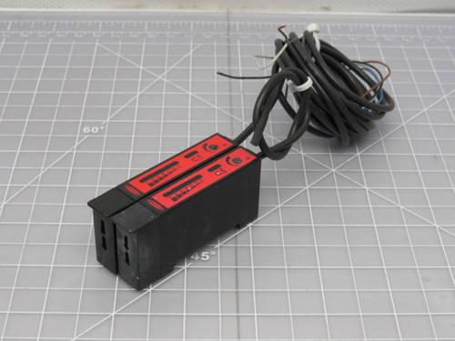 Lot of 2 Banner D12SP6FPH  Fiber Optic Sensor For Sale
