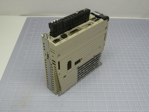 Yaskawa SGDV-R70A11AY547AA  ServoPack 3PH 0-230V 0-400Hz  0.66A 50W For Sale