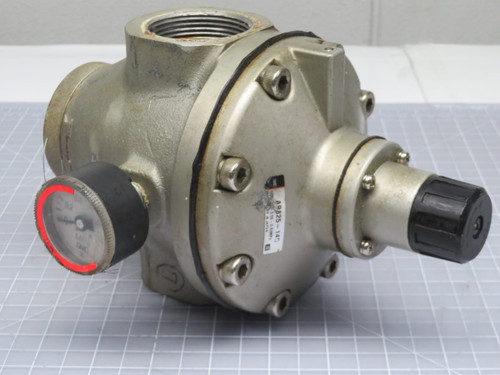 SMC  AR825-14G   reg 1-1/2 pt w/gauge AR(PILOT) Pilot Regulator  For Sale