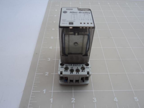 LOT OF 2 ALLEN-BRADLEY 700-HA33Z24 RELAYS W/BASE 24VDC 10A T17459