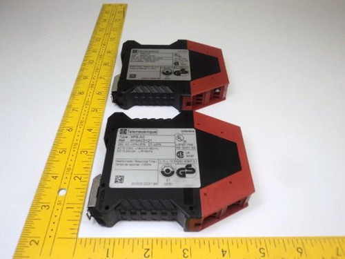 2 TELEMECANIQUE  XPSAC5121 24V SAFETY RELAY LOT T13830