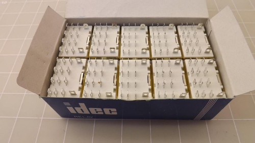 LOT OF 10 IDEC RH4B-UL RELAYS T24209