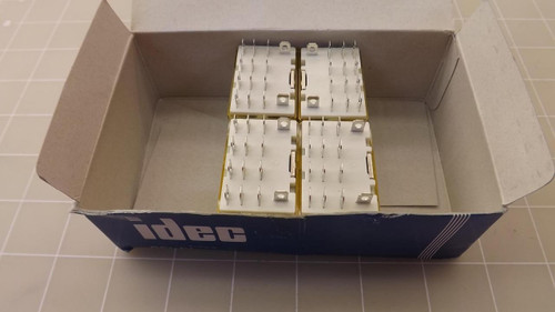 LOT OF 4 IDEC RH4B-UL RELAYS T24210