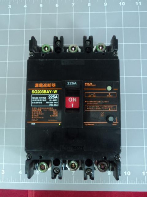 FUJI ELECTRIC SG203BAY-W 225AMP 3PHASE CIRCUIT BREAKER T11564