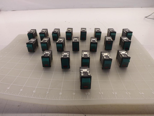 LOT OF 21 MICRO SWITCH AML 30 SWITCHES PUSH BUTTONS T42435