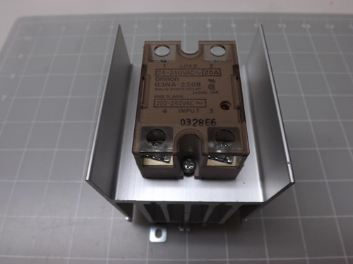 OMRON Y92B-N100 G3NA-220B SOLID STATE RELAY T48656