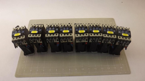 LOT OF 8 TELEMECANIQUE LP1-D12-10 TELEMECANIQUE W/  LA4-DC-1U T27977