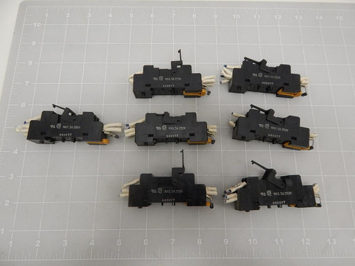 LOT OF 7 OMRON P2RF-08 0490Y7 SOCKETS T59577