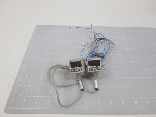 LOT OF 2 SMC ZSE40-01-30L-M HIGH PRECISION VACUUM SWITCH T64097 LOT OF 2 SMC ZSE40-01-30L-M HIGH PRECISION VACUUM SWITCH T64097