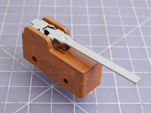 Lot of 5 Micro Switch BZ-RW8435053-A2 Basic / Snap Action Switches 10 A 125, 250 Or 480 VAC T102726 For Sale