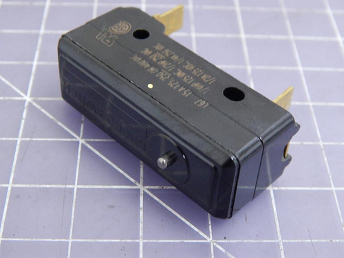 Lot of 300 Micro Switch YZ-RX-D584 Basic / Snap Action Switches BASIC SPNO 15 A @ 250 VAC PIN PLUN T102830 For Sale