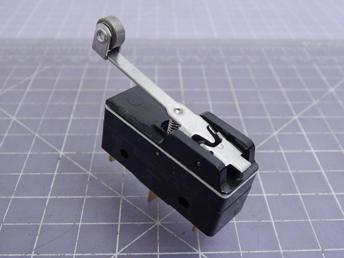 Lot of 15 Micro Switch BZ-2RW825551-D6 Basic / Snap Action Switches Large Basics Z PLUNG LOC T102848 For Sale