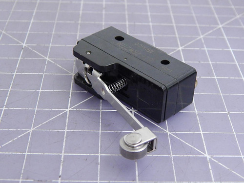 Lot of 5 Micro Switch BZ-7RW2T04 Basic / Snap Action Switches SPDT 15A 15Vac Roller Lever ACTR T102854 For Sale