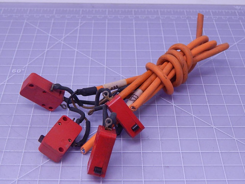 Lot of 4 Basic / Snap Action Switches 6 Amp 1/4 HP T115941 For Sale