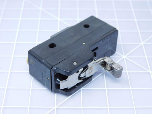 Micro Switch BZ-2RW825-A2 Basic / Snap Action Switch 15 A .868 1 way roller # 6 Screw Term T122064 For Sale