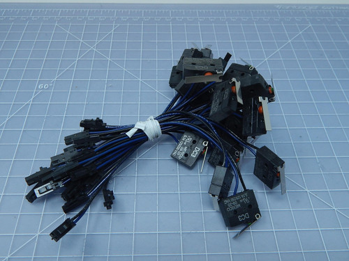 Lot of 25  DC3  Micro Switches 09-35 0.1A 125/250VAC For Sale