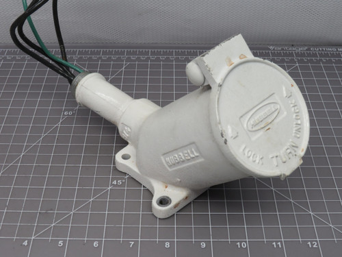 Hubbell   Industrial Twist Socket 30 Amp 300 VAC For Sale