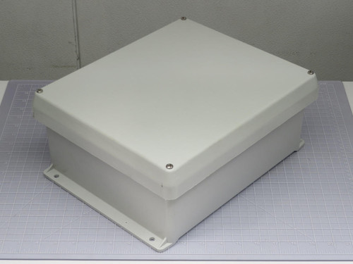 357519-00 364779 NON-METALLIC ENCLOSURE FB-120V M-TAP FUSE BOX T192271 357519-00 364779 NON-METALLIC ENCLOSURE FB-120V M-TAP FUSE BOX T192271