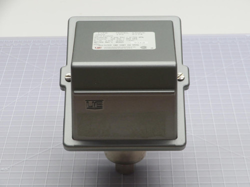 United Electric  J402-156
 J402-156-9774 Pressure Switch  For Sale