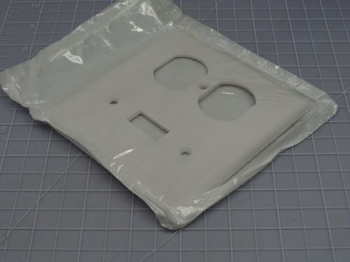 Lot of 22 Leviton 88005  White Switch Plate Receptacle  Outlet Cover   For Sale