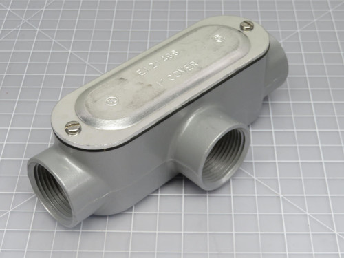 Lot of 5 Eaton  T35-CGN  1" T Conduit Body with Cover & Neoprine Gasket  For Sale
