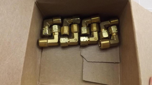 LOT OF 8 PARKER X169CA-4-4 MALE ELBOW FITTINGS T23652