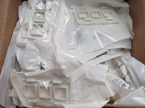 Lot of 25 Commscope 108564683 M13CLS-262 Flexible Faceplate with Single Gang Frame White For Sale