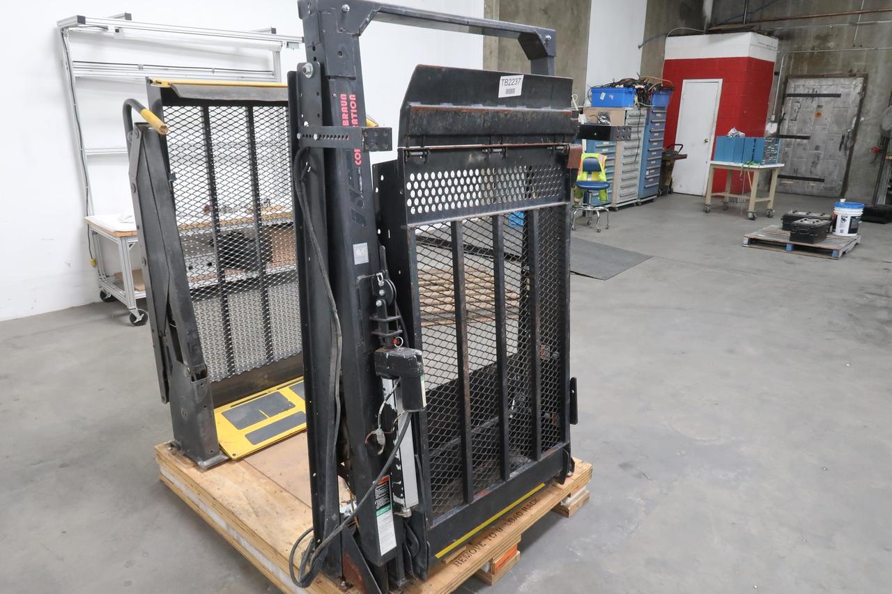 2001 Braun Corporation Wheelchair Lift BigIron Auctions