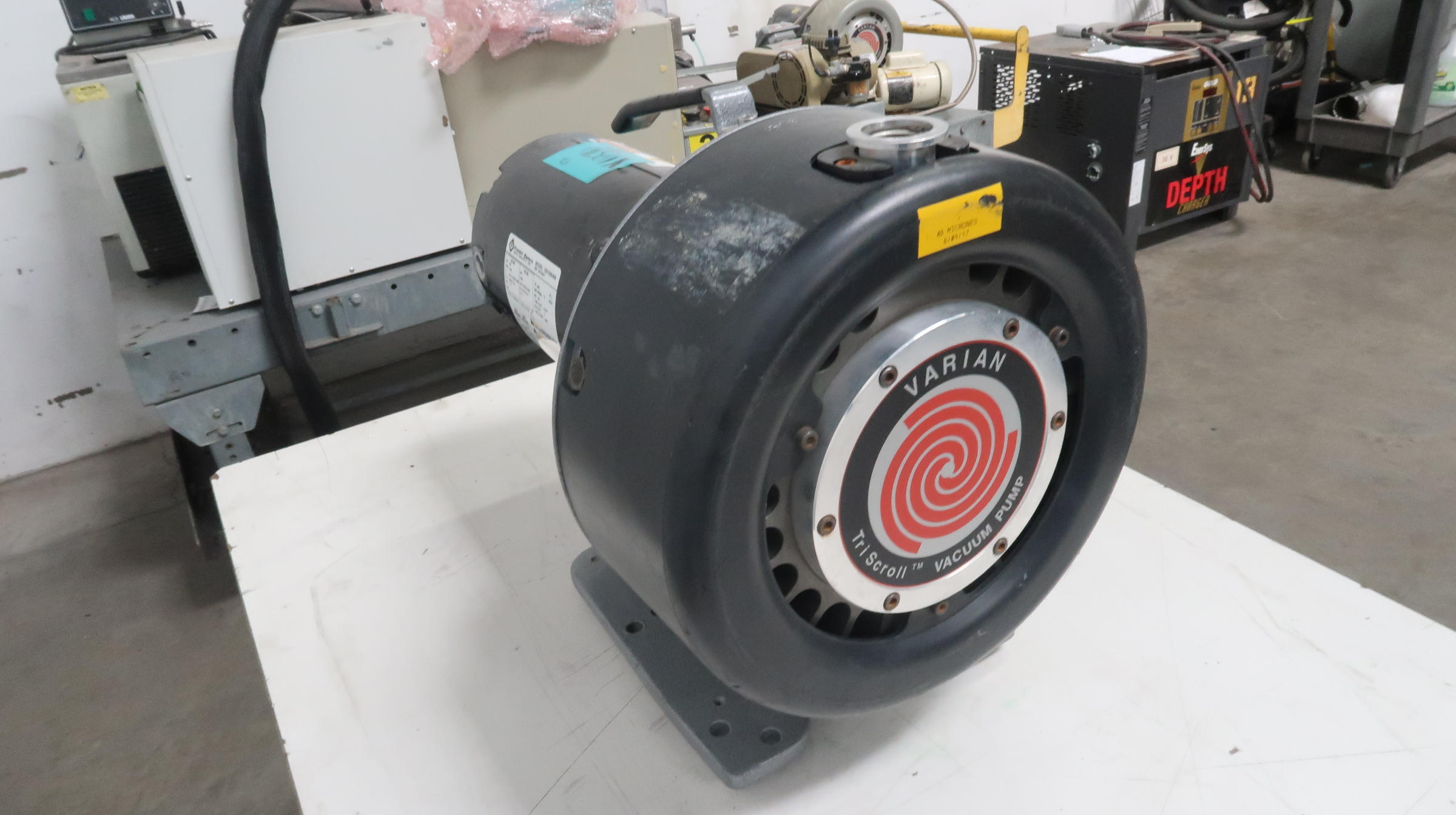 VARIAN PTS03001UNIV TriScroll Vacuum 