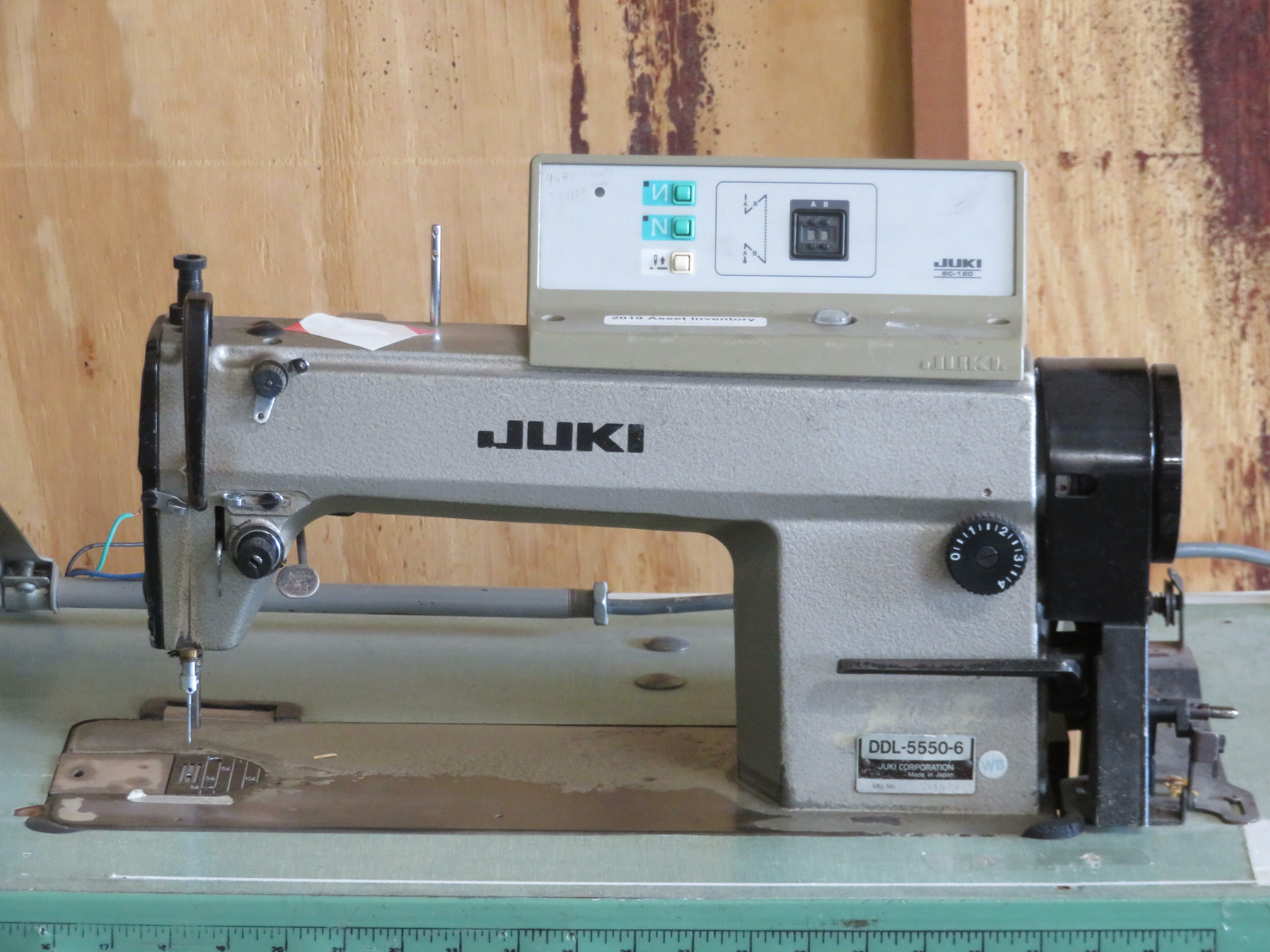 Juki DDL-5550 LockStitch Máquina de coser industrial + silla, mesa, servo  motor, lámpara, DDL5550n Hecho en Japón DIY