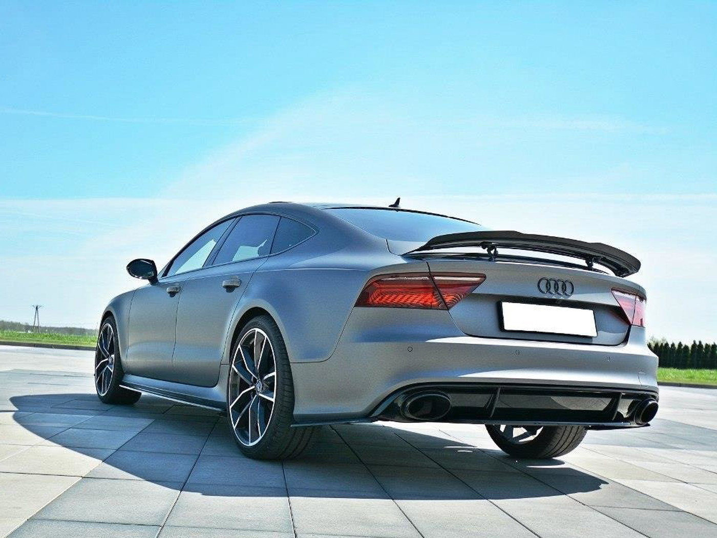 Maxton Central Rear Splitter Audi RS7 C7