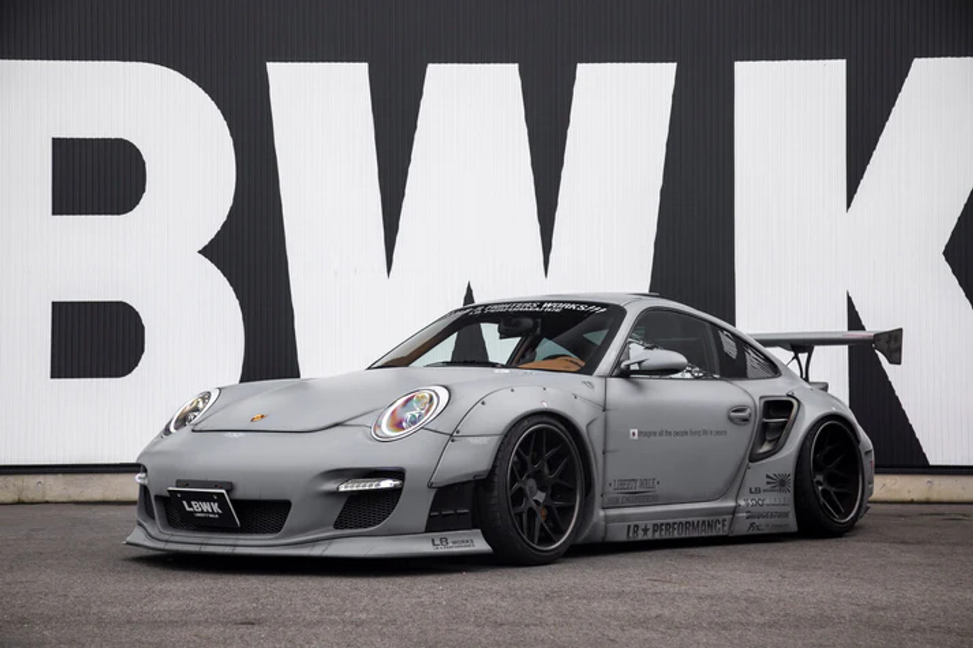 Liberty Walk Works 911 Complete body kit Ver.1 (FRP) (LB01-02)
