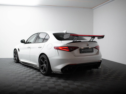Maxton Carbon Spoiler + LED Alfa Romeo Giulia Quadrifoglio Maxton Carbon Spoiler + LED Alfa Romeo Giulia Quadrifoglio