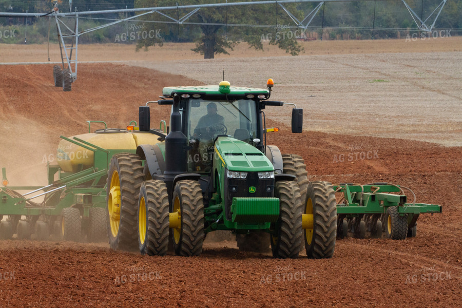 Planter in Field 79041