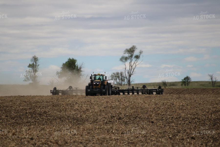 Tractor Planting 82033