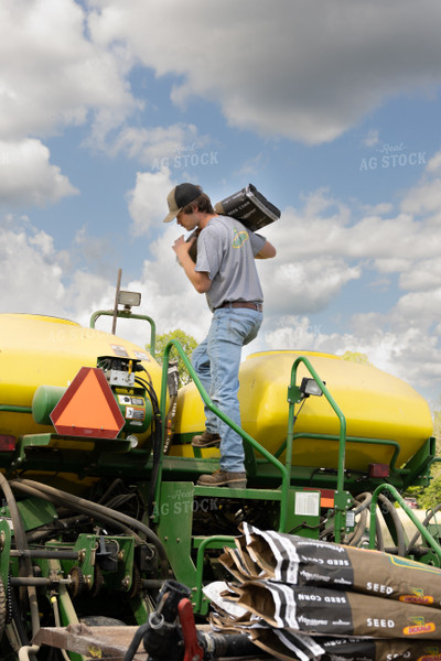 Farmer Loading Planter 52464