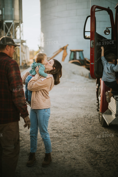 Farm Family in Yard 6824