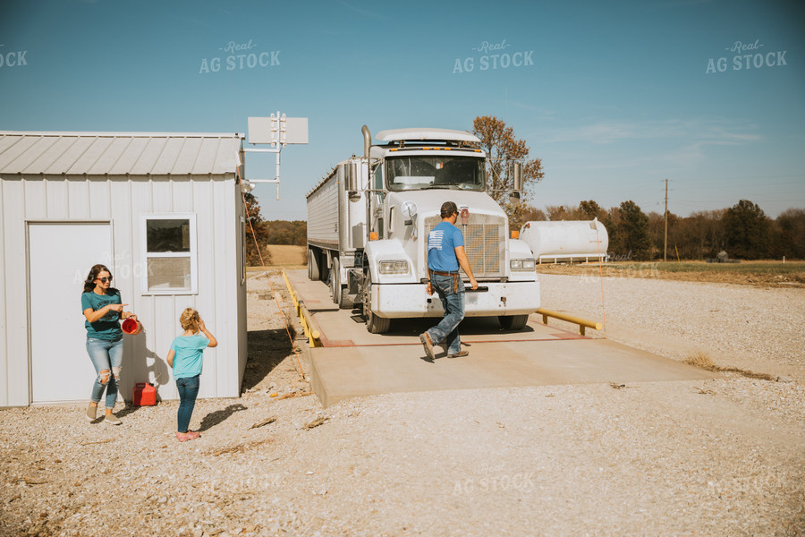 Farm Family in Farmyard 7026